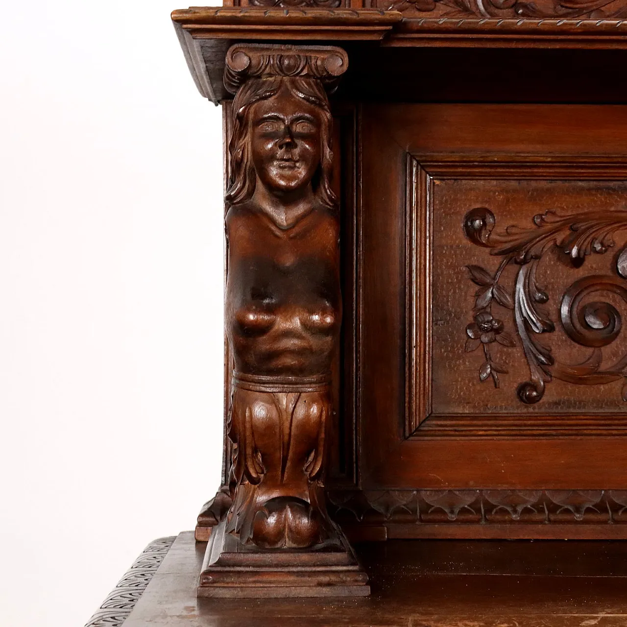Walnut Neo-Baroque style sideboard, 20th century 5