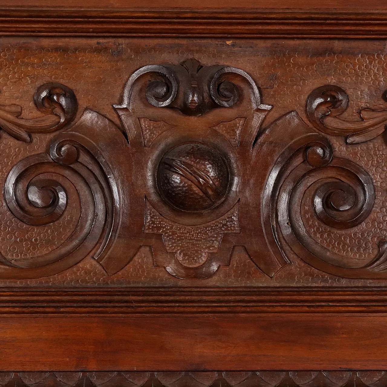 Walnut Neo-Baroque style sideboard, 20th century 6