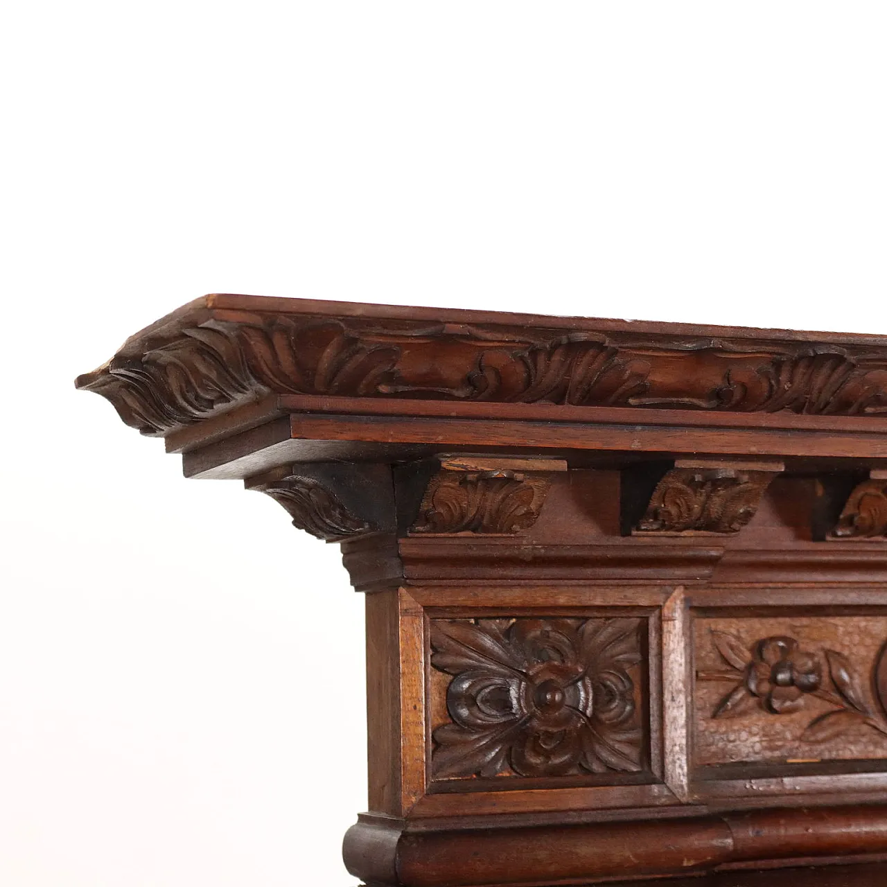 Walnut Neo-Baroque style sideboard, 20th century 7