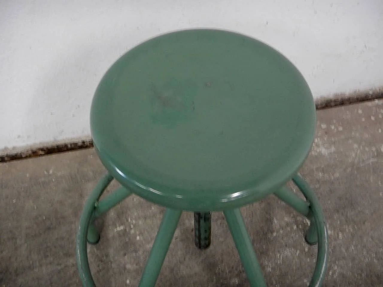 Sgabello in ferro verde 1970 7