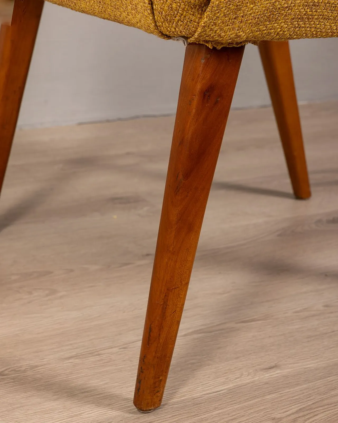 Poltrona in tessuto giallo, anni '60 7