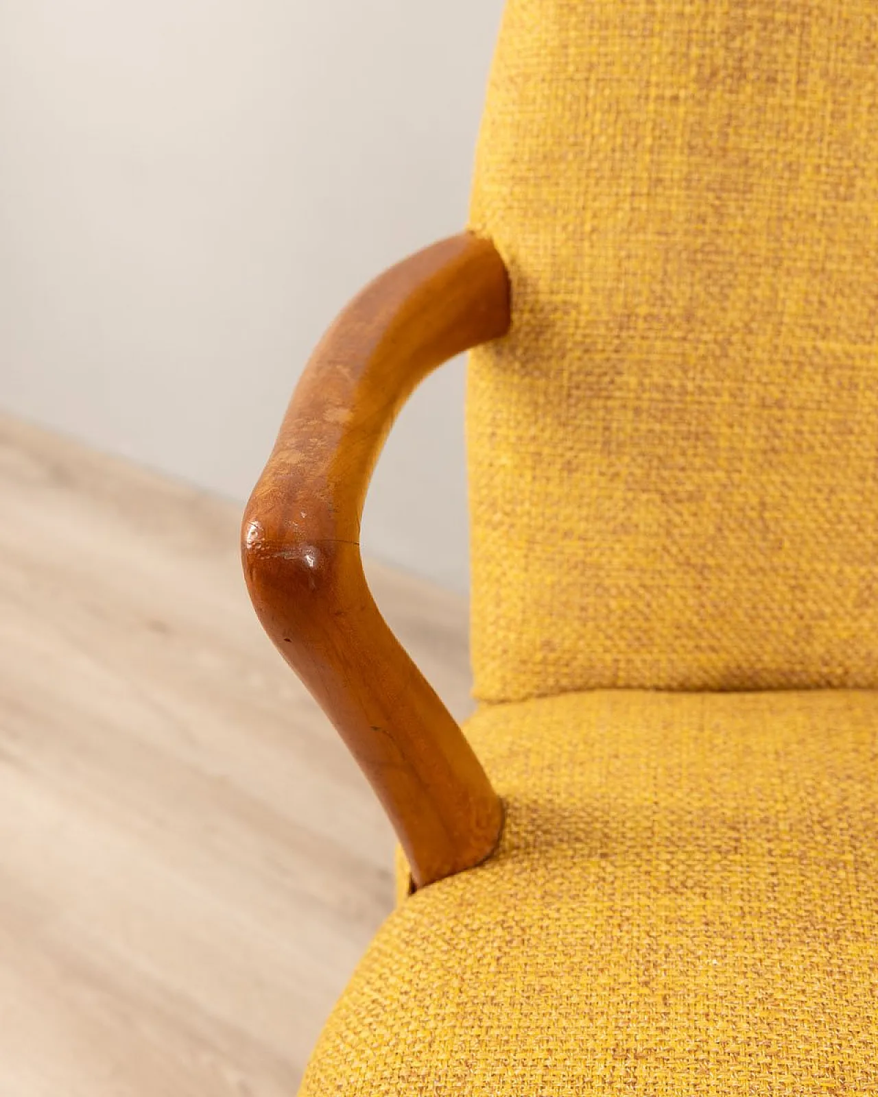 Poltrona in tessuto giallo, anni '60 8