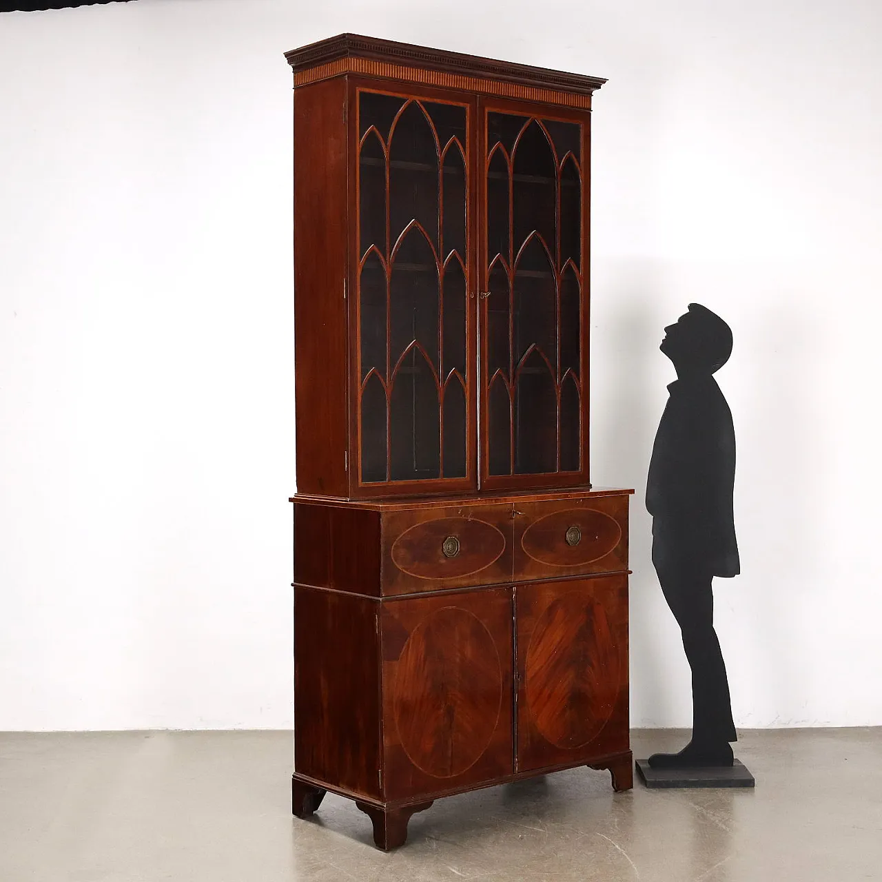 Mahogany neo-Gothic style bookcase, 19th century 2