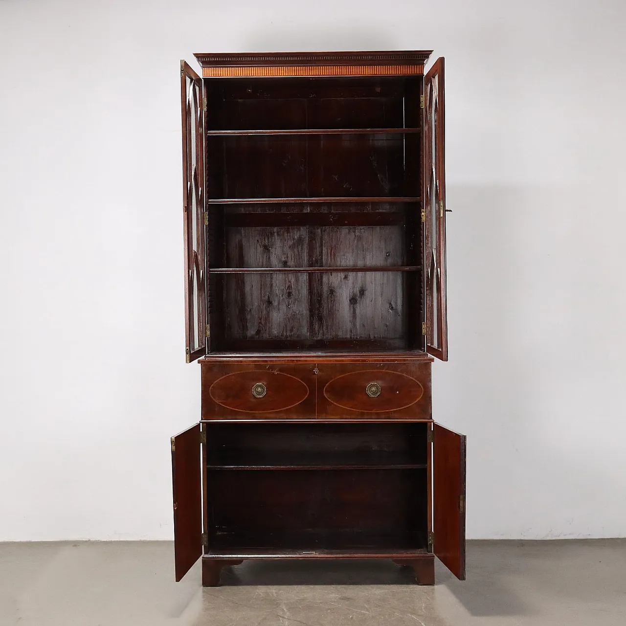 Mahogany neo-Gothic style bookcase, 19th century 3