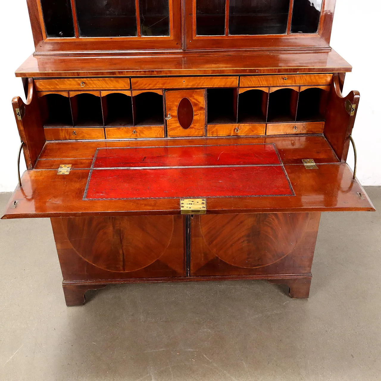 Mahogany neo-Gothic style bookcase, 19th century 4