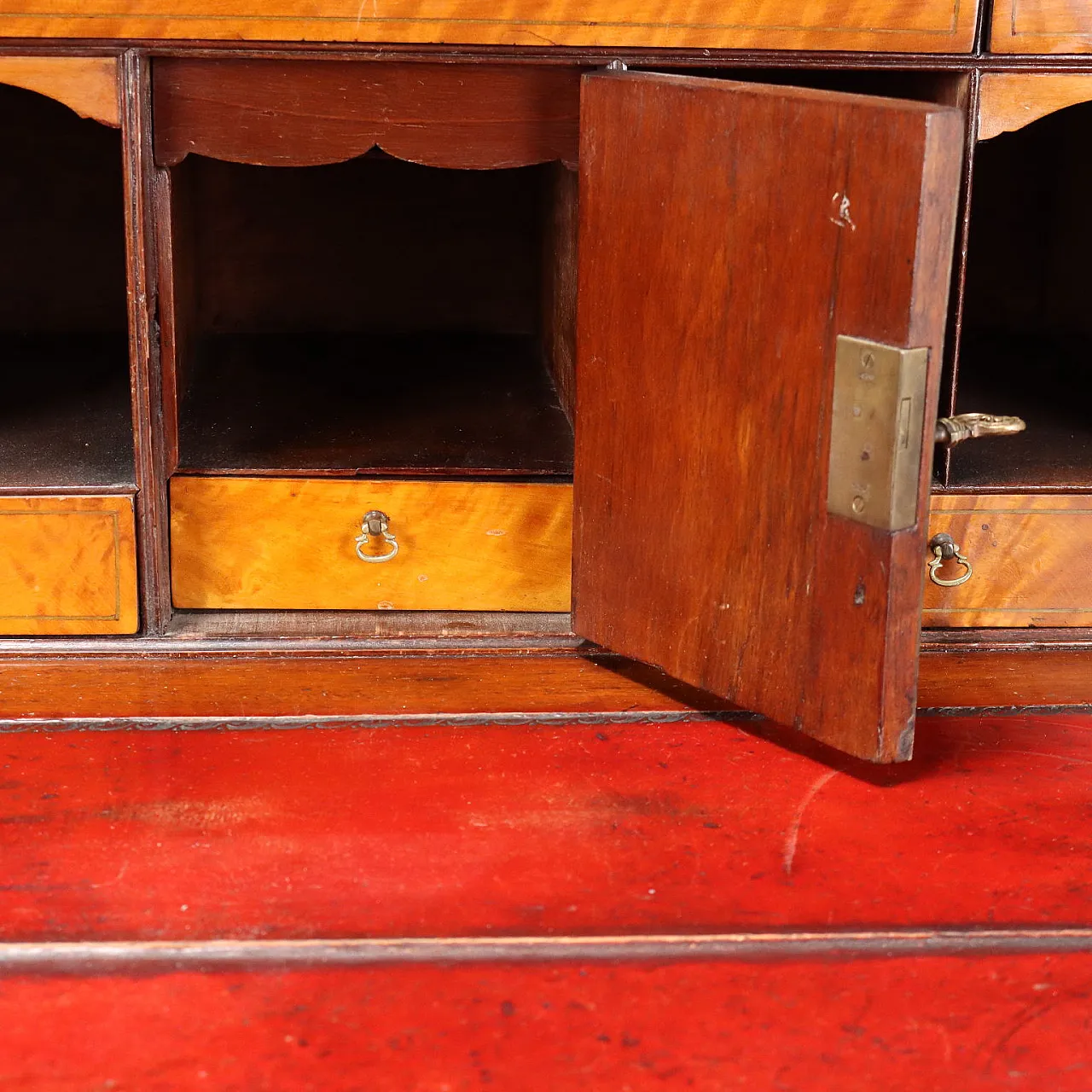 Mahogany neo-Gothic style bookcase, 19th century 6