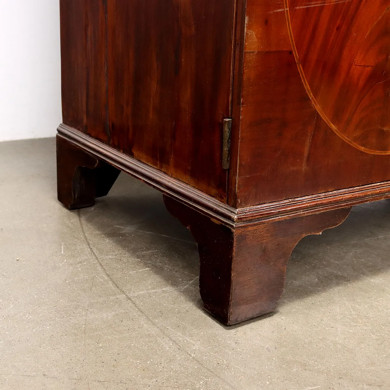 Mahogany neo-Gothic style bookcase, 19th century 9