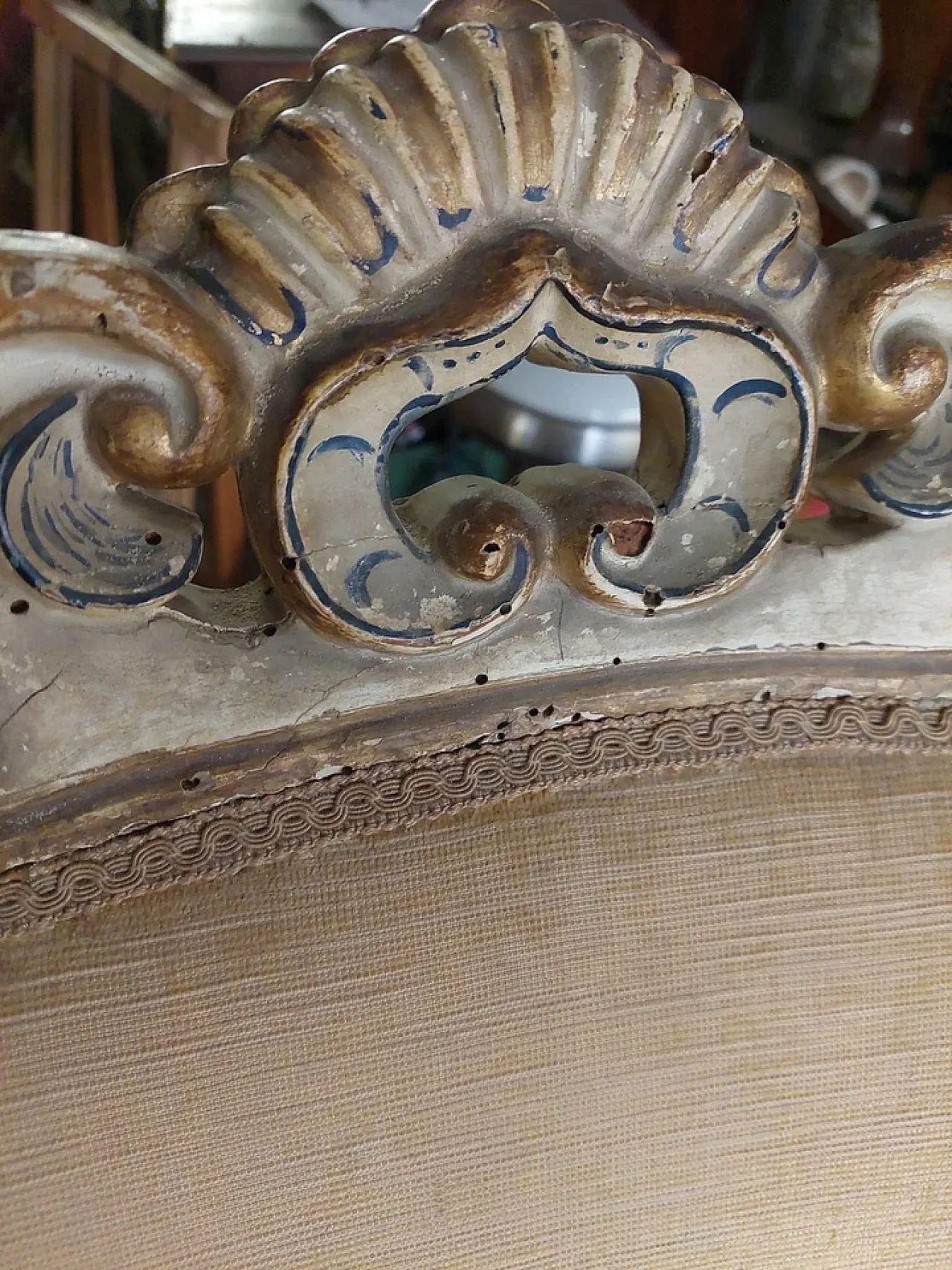 Poltrona in legno dorato e laccato e tessuto, '800 9