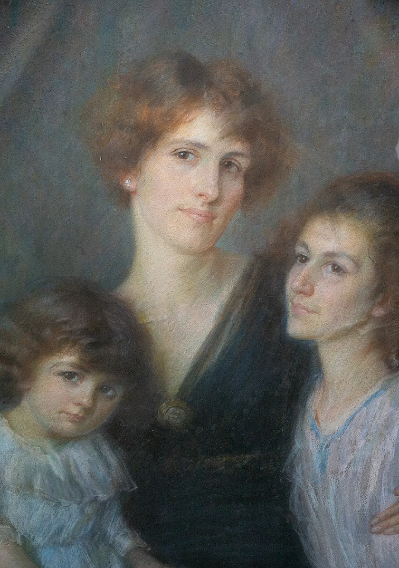 Oval Family portrait, pastel on paper in carved wood frame, 20th c. 2