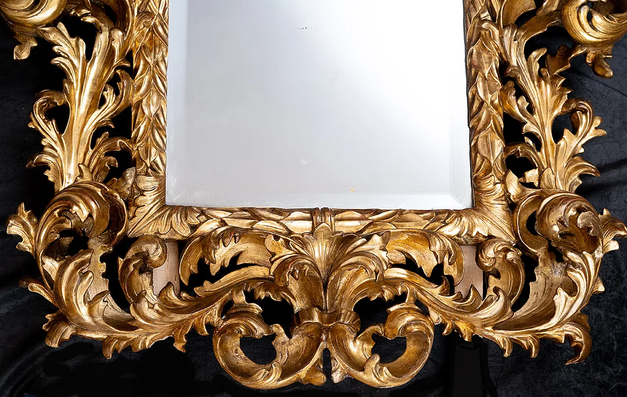 Florentine Pitti frame mirror carved wood gilded foil, 18th century 3