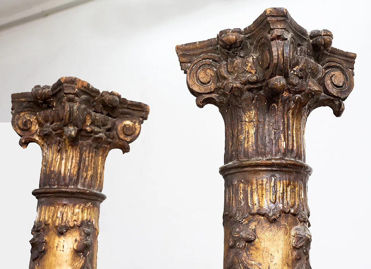 Pair of columns in golden and carved wood, early 18th century 5