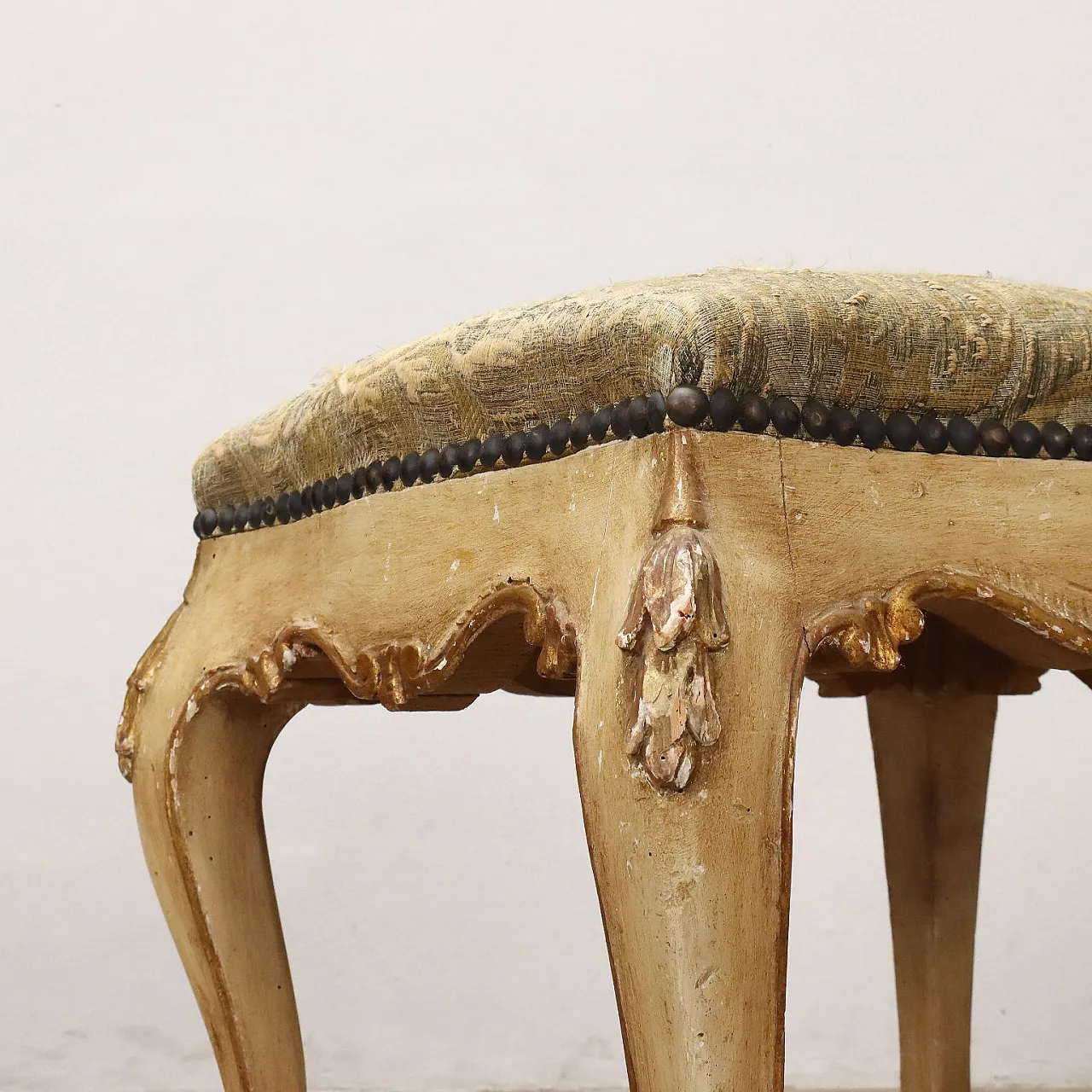 Coppia di Poufs in legno dorato e tessuto broccato, '800 3