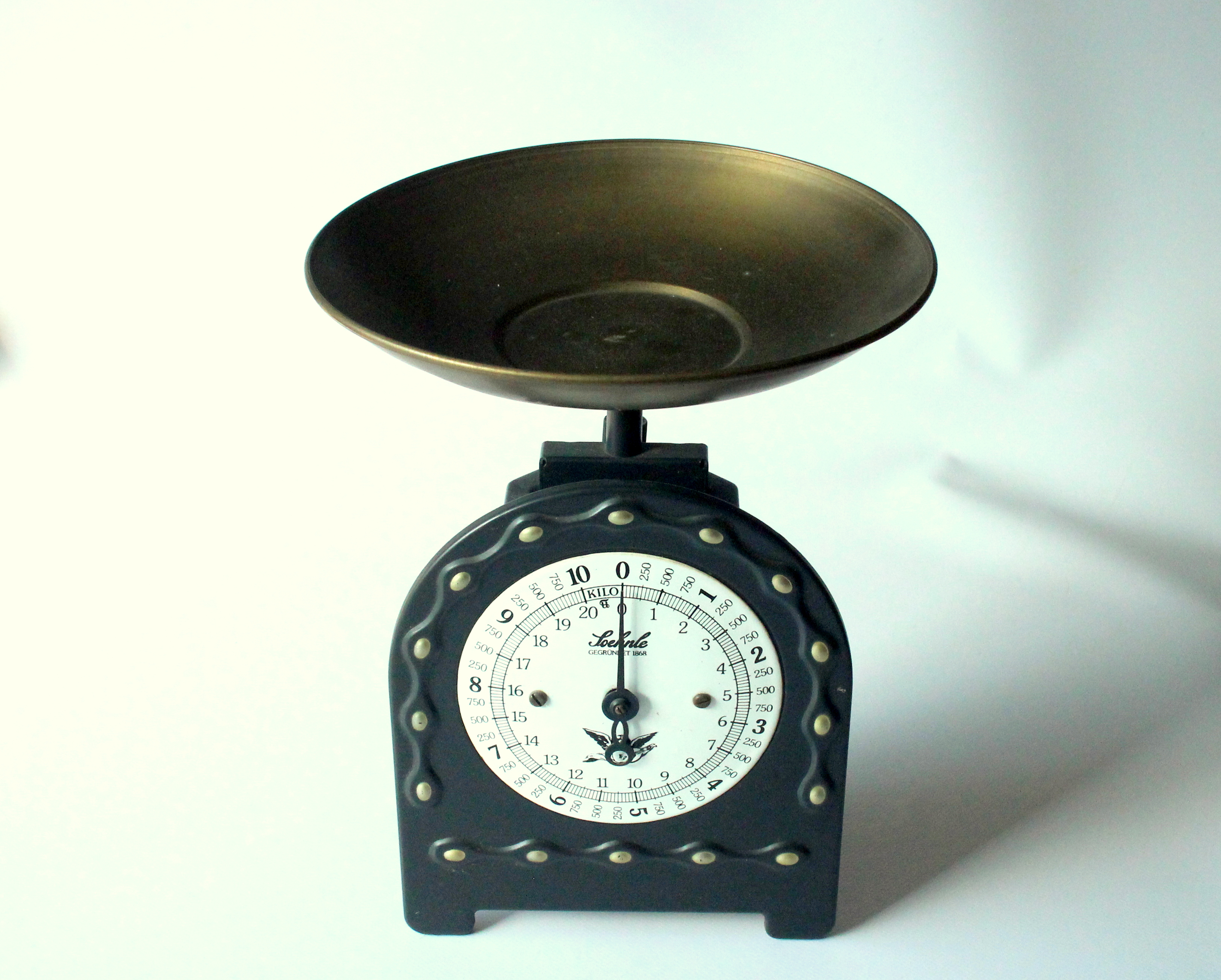 Old Soehnle metal kitchen scale, 60s | intOndo