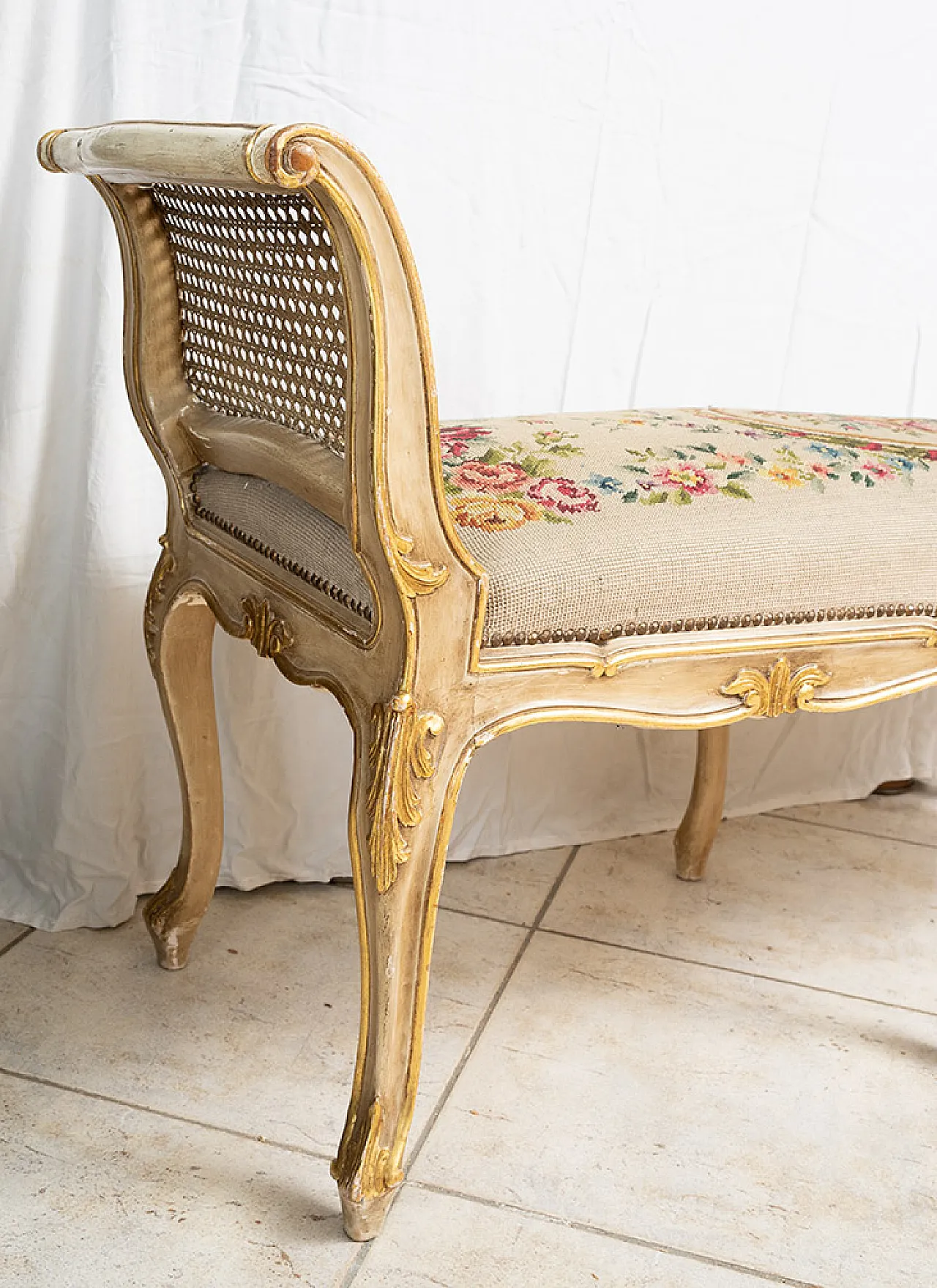 Panca Liberty in legno laccato e dorato, primo '900 4