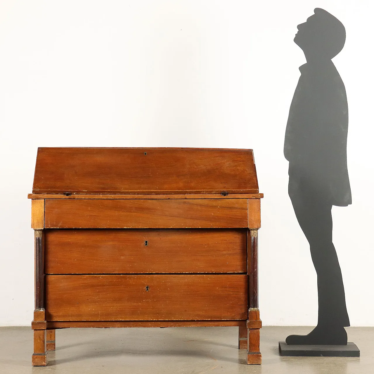 Empire walnut flap with plinth feet, early 19th century 2