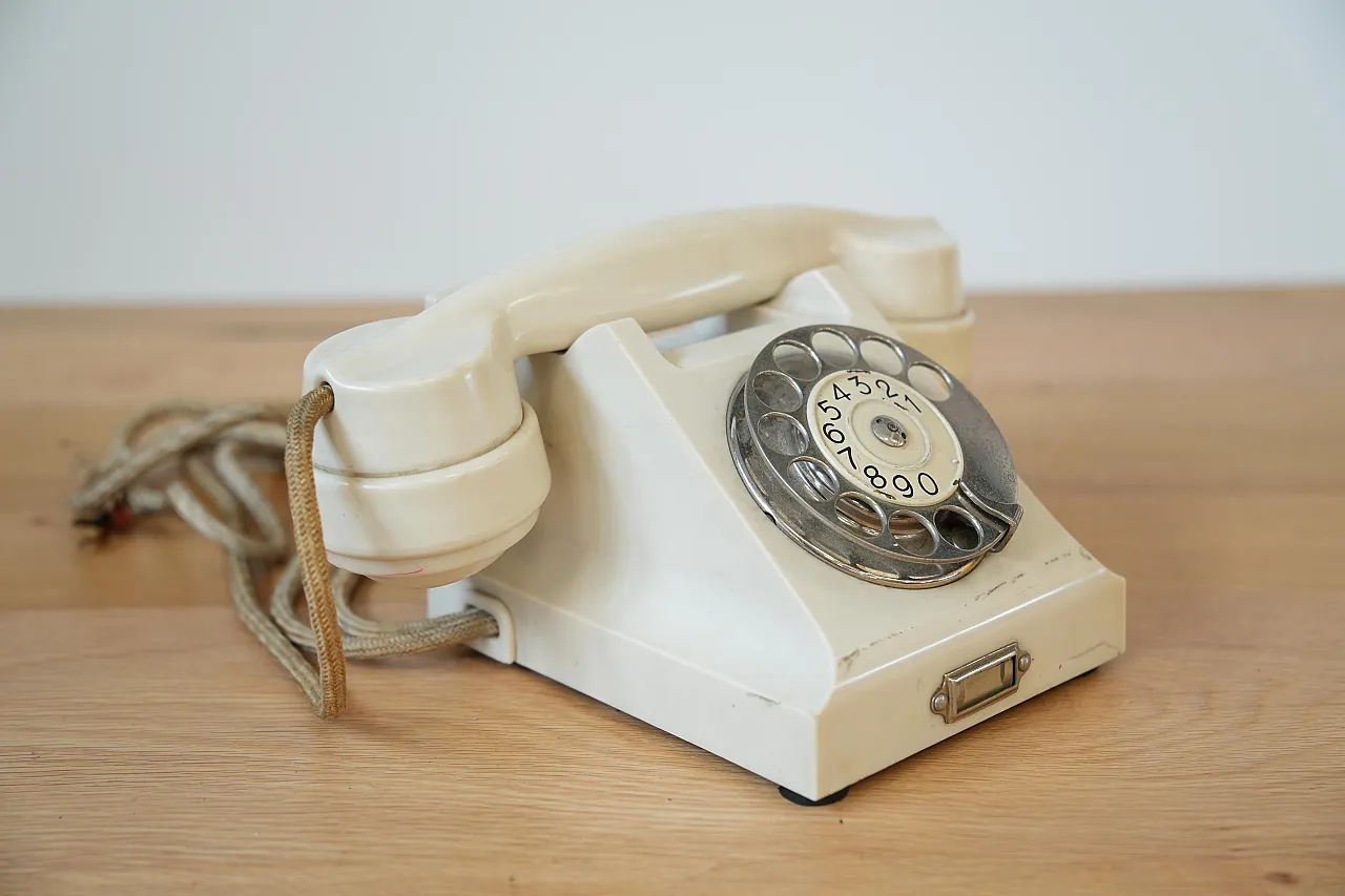 Ericsson Bakelite Rotary Phone, 40s 2
