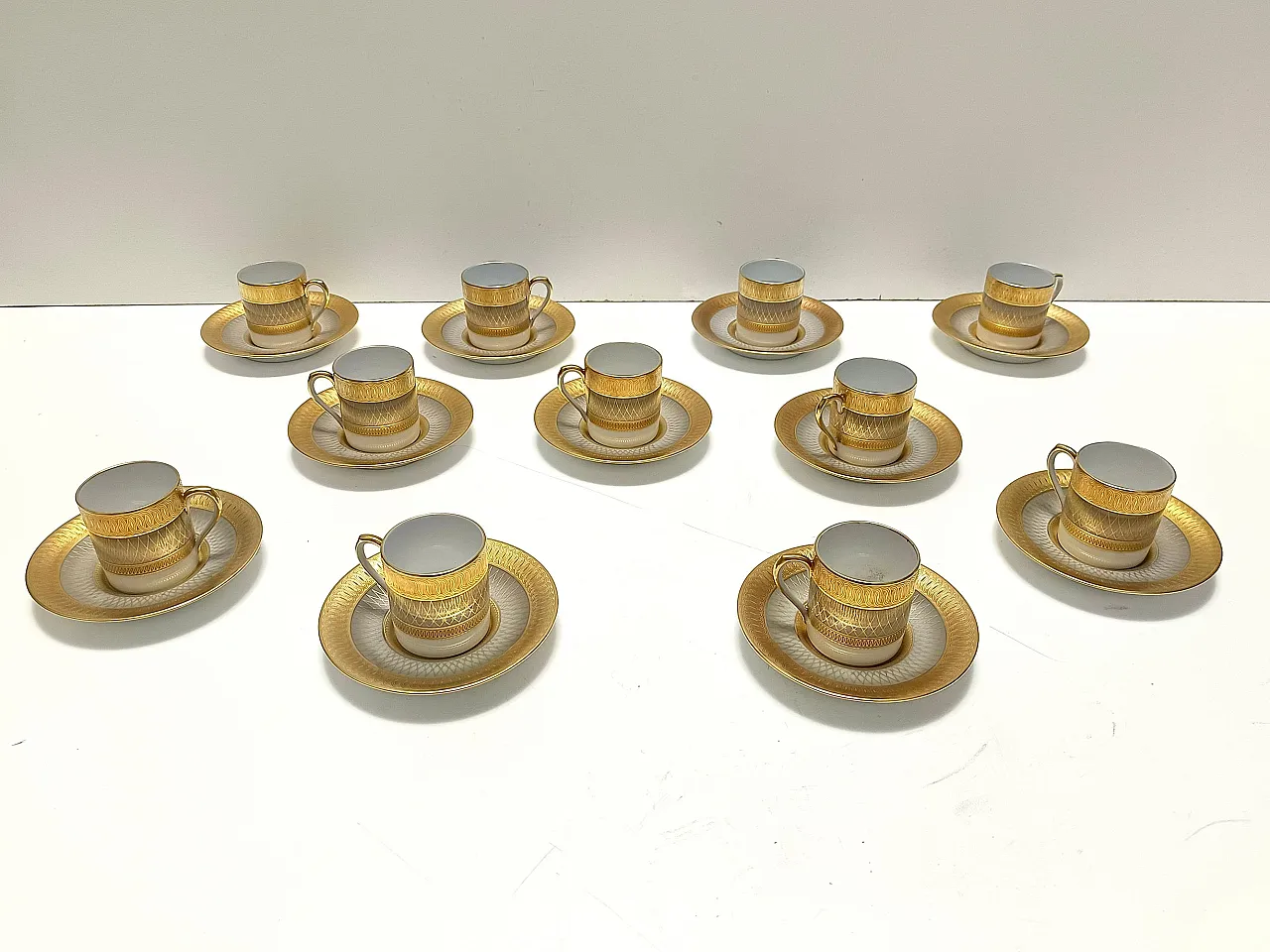 11 Porcelain and Pure Gold Coffee Cups by Hutschenreuther, 70s 3