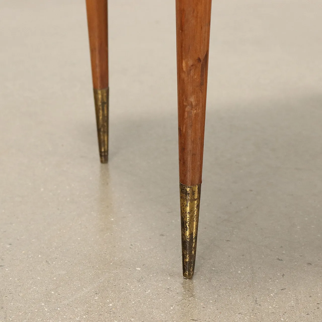 Comodino in frassino con puntali in ottone, anni '50 6