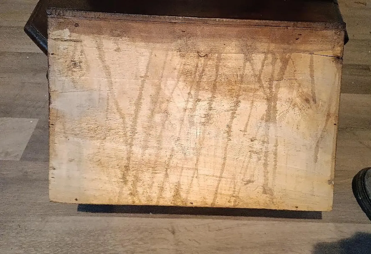 Inginocchiatoio in noce con cassetti, '600 8