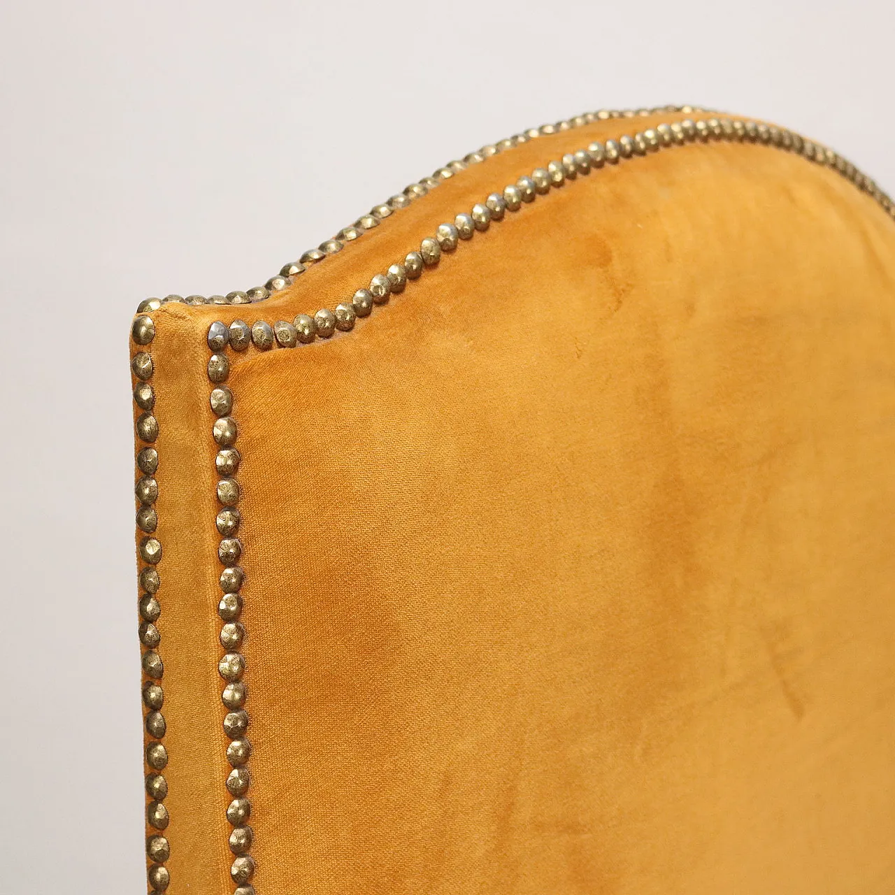 Walnut spool armchair with wavy arms & ochre fabric, 18th century 4