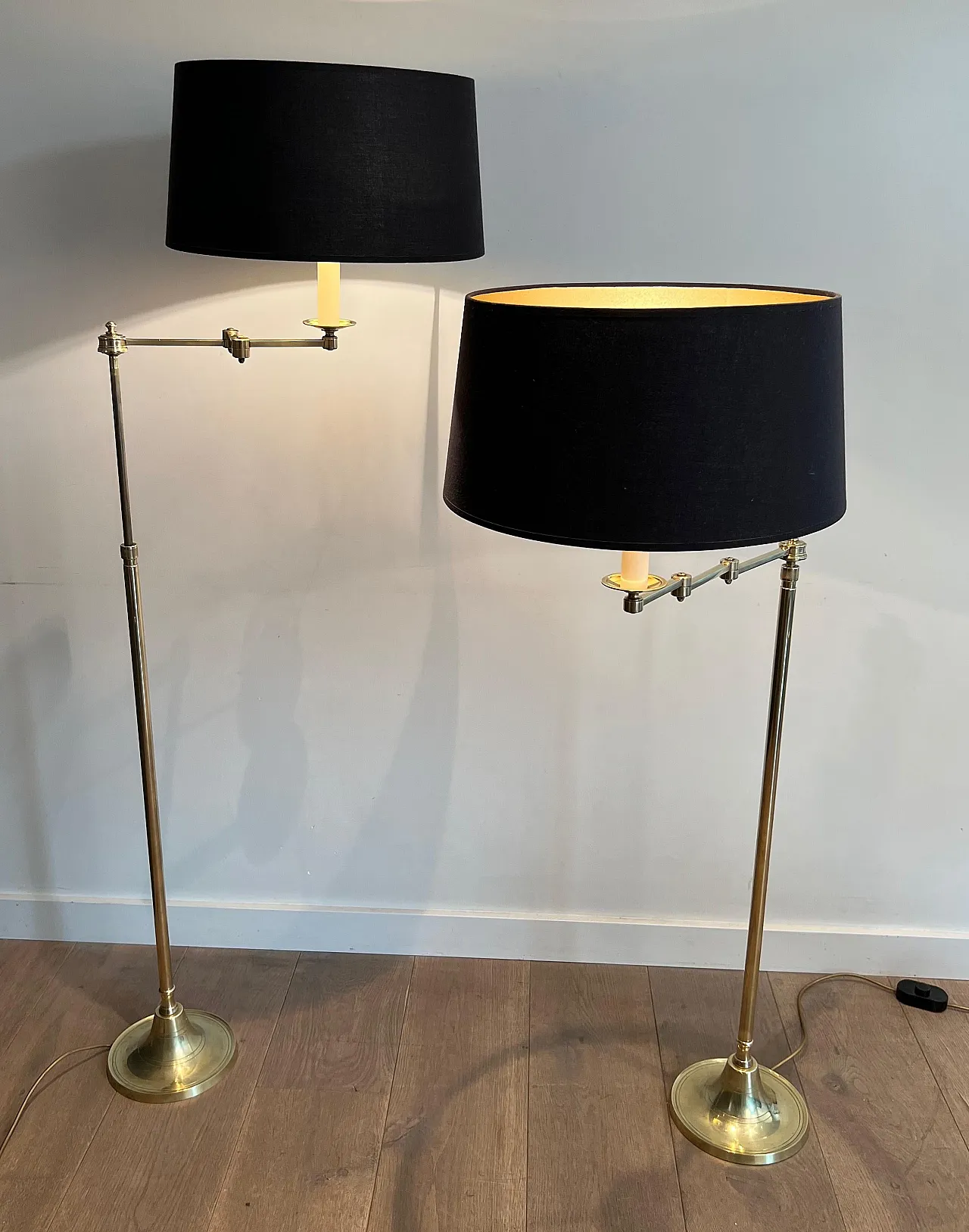 Coppia di lampade in ottone con braccio rimovibile, anni '40 4