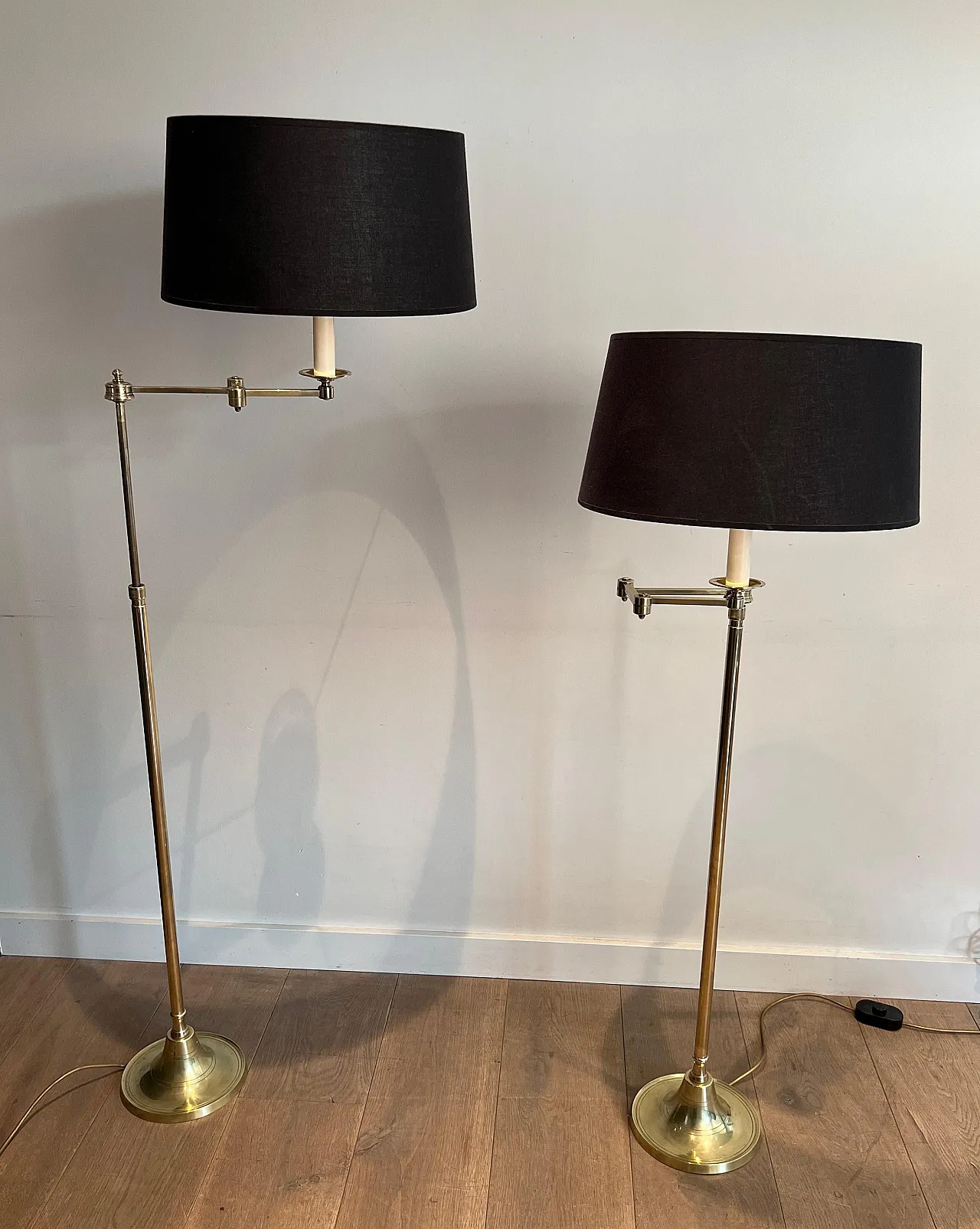 Coppia di lampade in ottone con braccio rimovibile, anni '40 5