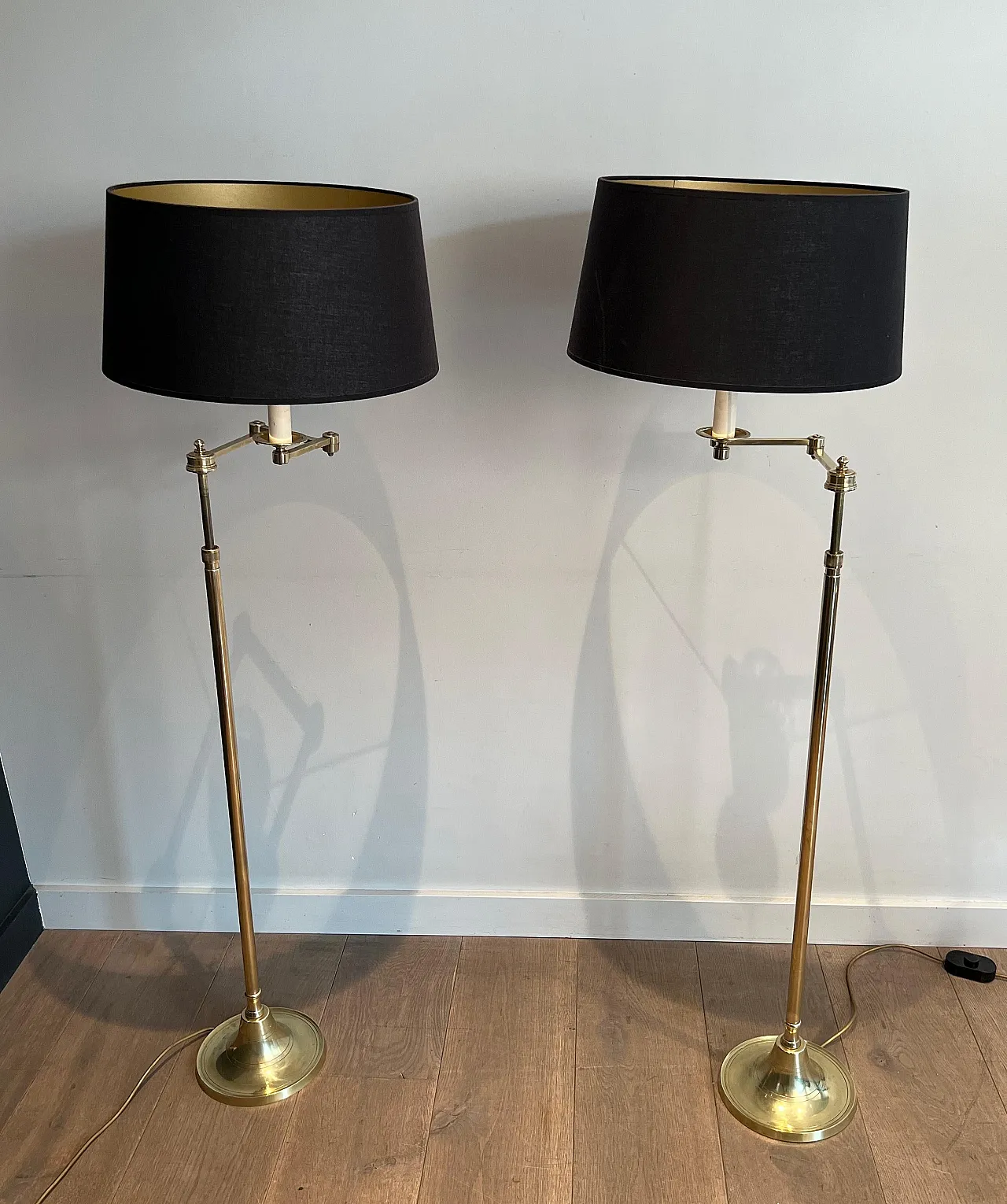 Coppia di lampade in ottone con braccio rimovibile, anni '40 12