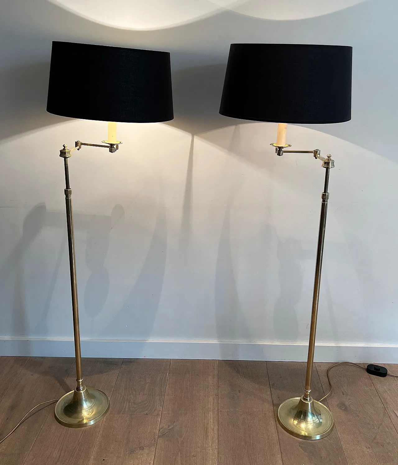 Coppia di lampade in ottone con braccio rimovibile, anni '40 13