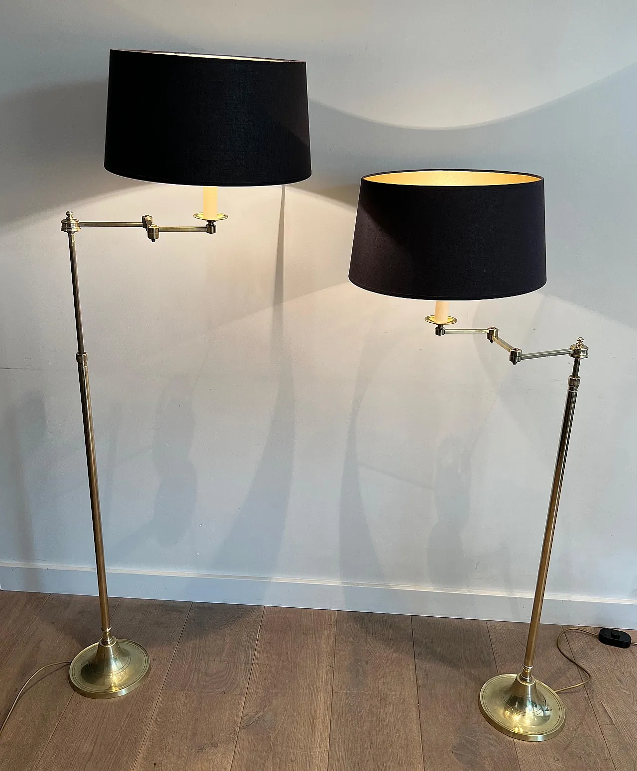 Coppia di lampade in ottone con braccio rimovibile, anni '40 19