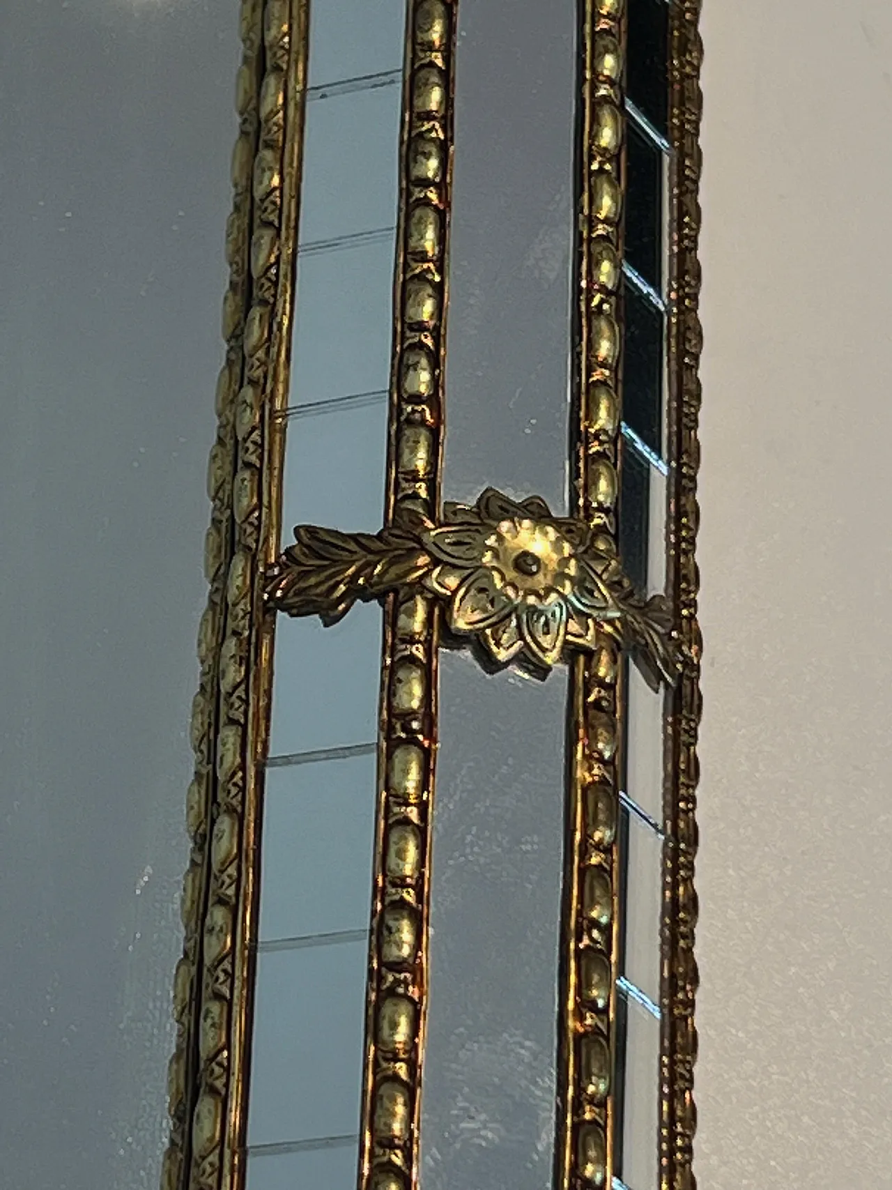 Octogonal multi-facets mirror with brass garlands, 1970s 20