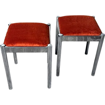 Coppia di sgabelli in acciaio con seduta in velluto, anni '60