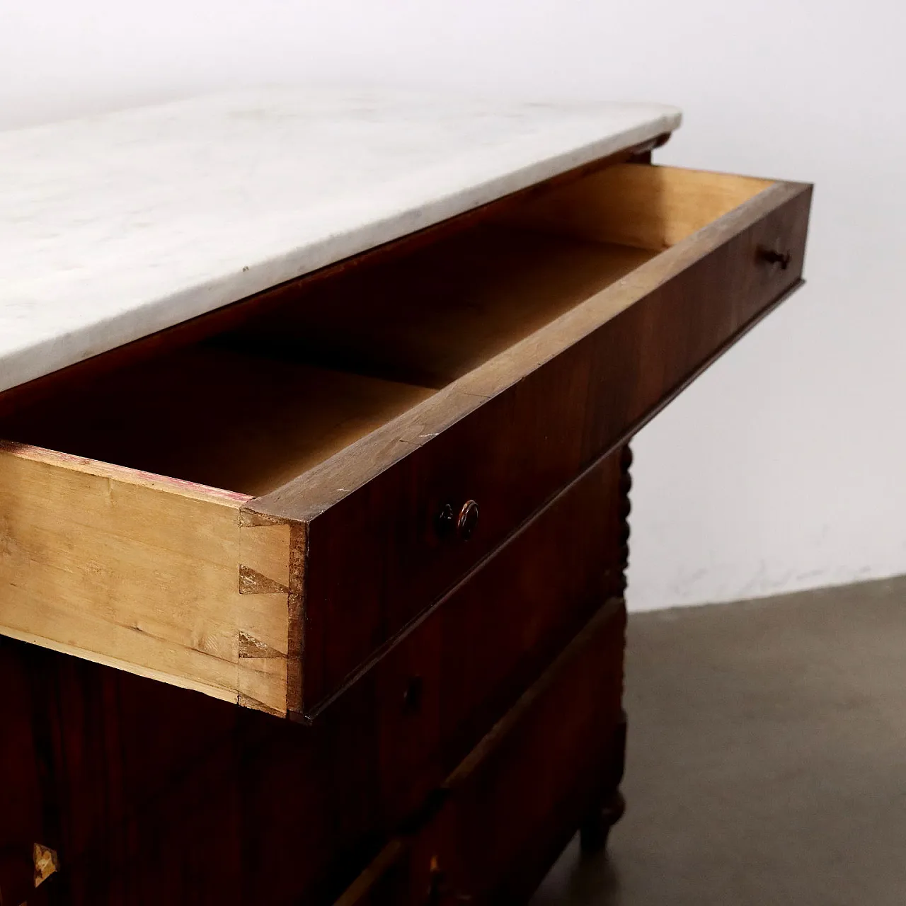 Cassettone Luigi Filippo in noce, '800 4