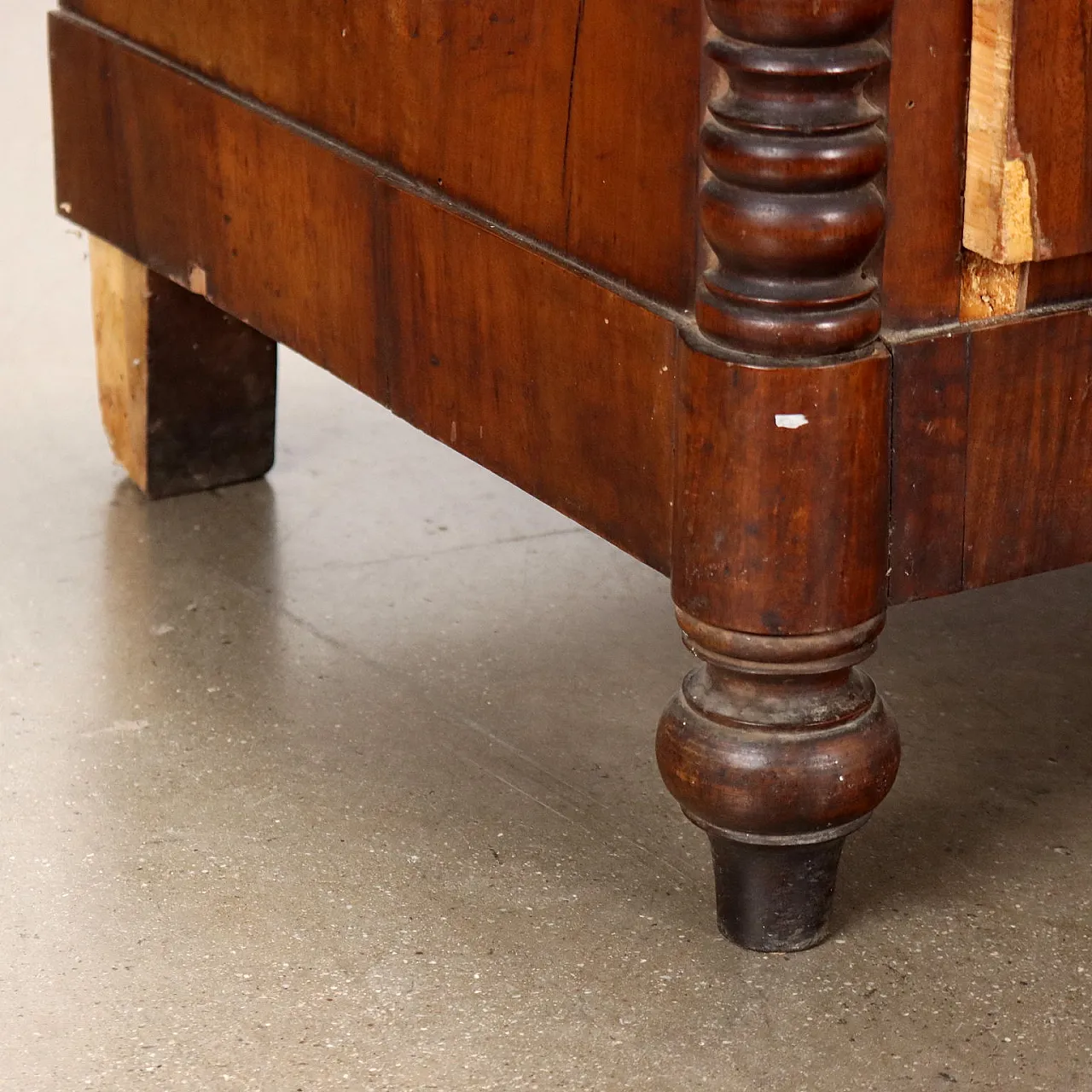 Cassettone Luigi Filippo in noce, '800 7