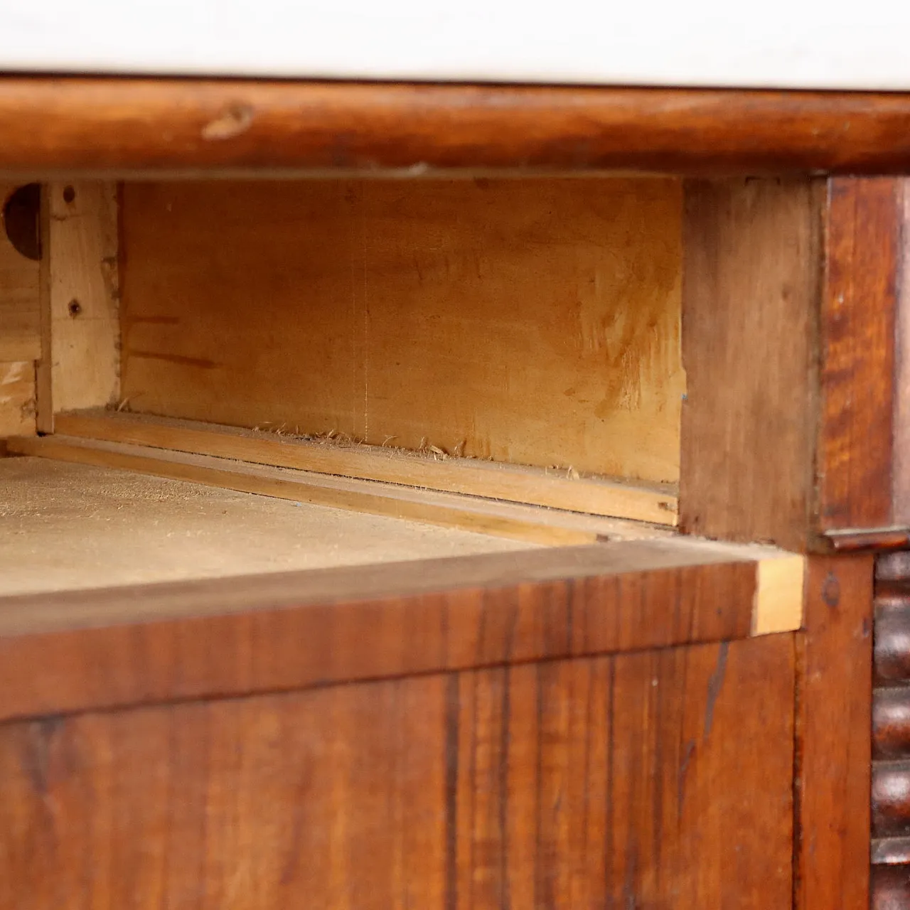 Cassettone Luigi Filippo in noce, '800 9