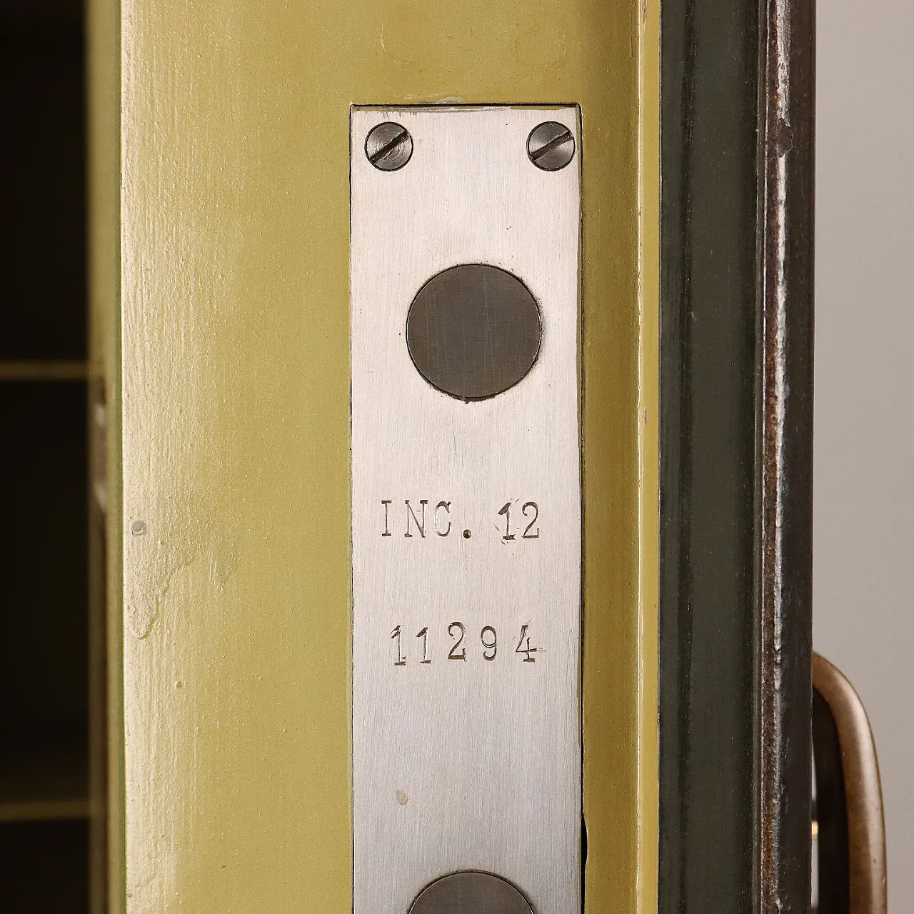 Cassaforte in legno e ferro laccato di Lips Vago Milano 6