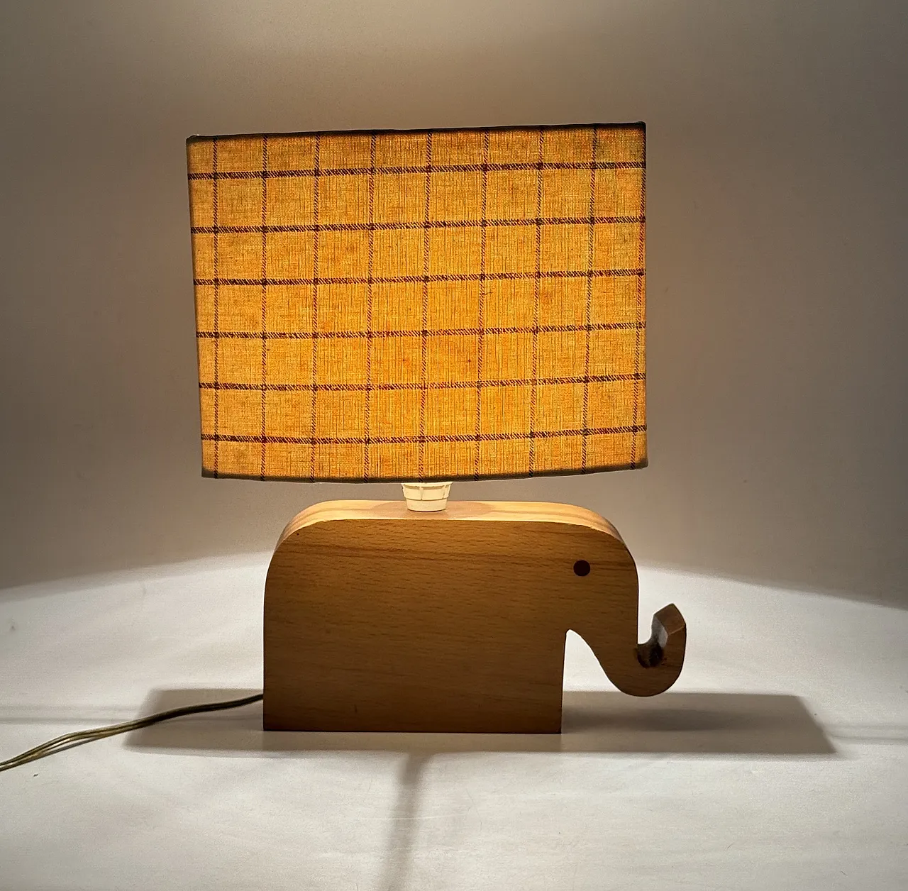 Lampada da tavolo a elefante in legno, anni '50 13
