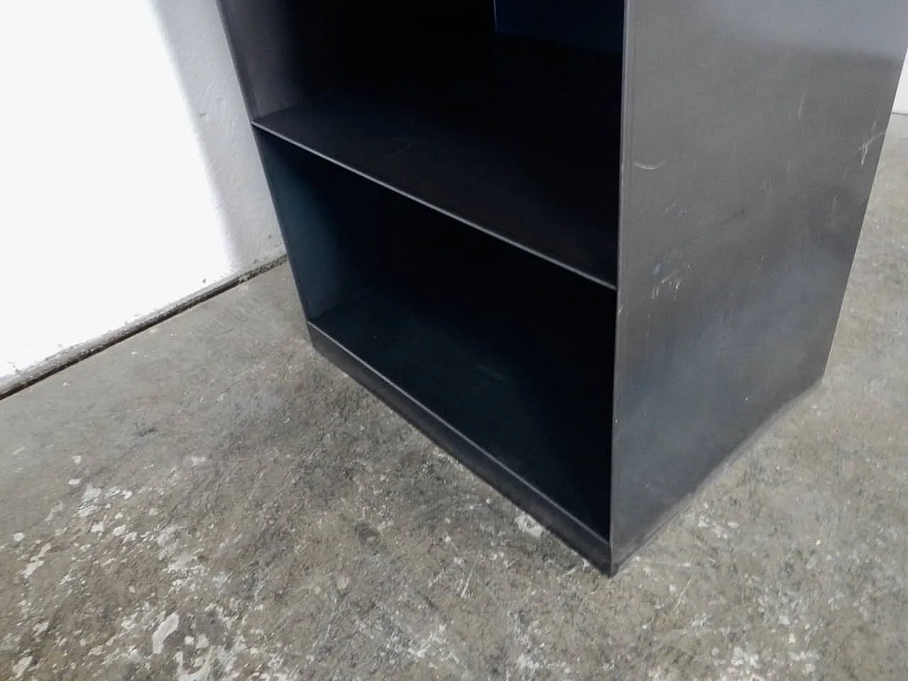 Scaffali in ferro nero 1980 9