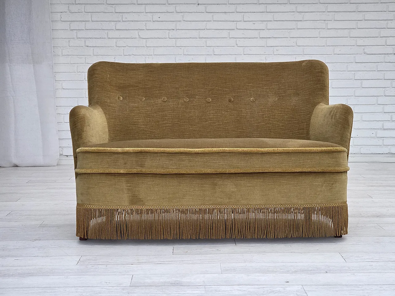 Divano danese a 2 posti, velluto verde chiaro originale, anni '70 2