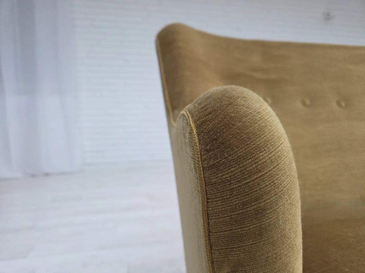 Divano danese a 2 posti, velluto verde chiaro originale, anni '70 4