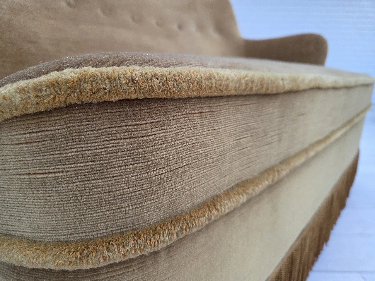 Divano danese a 2 posti, velluto verde chiaro originale, anni '70 5