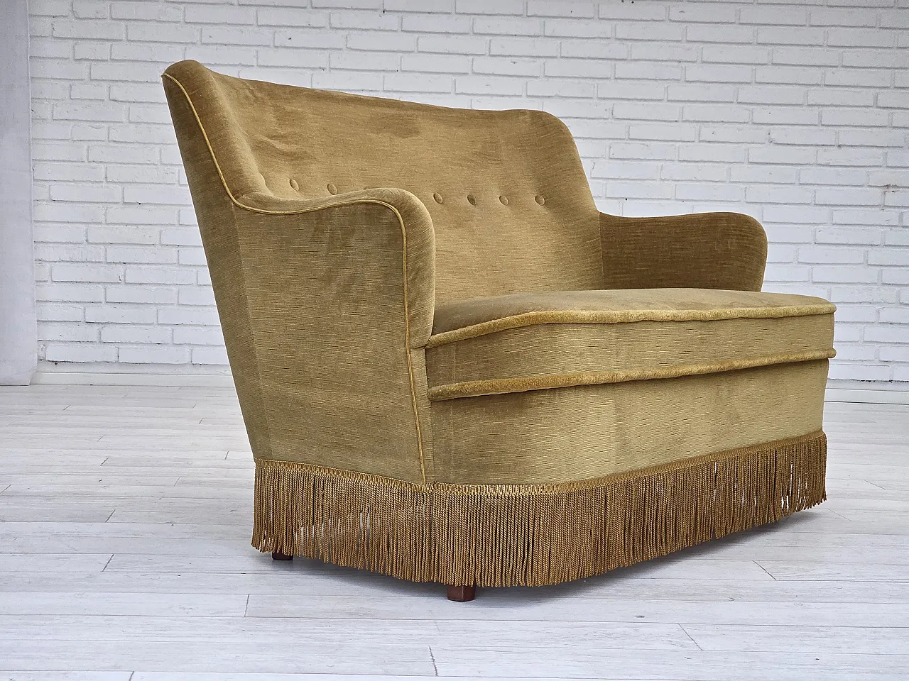 Divano danese a 2 posti, velluto verde chiaro originale, anni '70 6