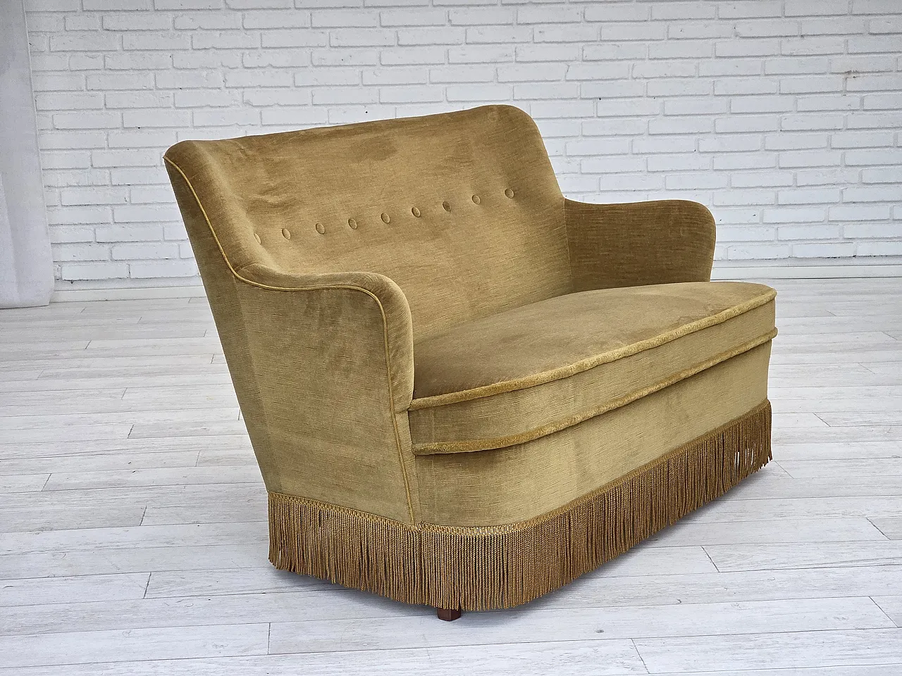 Divano danese a 2 posti, velluto verde chiaro originale, anni '70 7