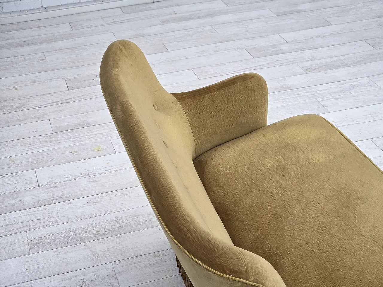 Divano danese a 2 posti, velluto verde chiaro originale, anni '70 9