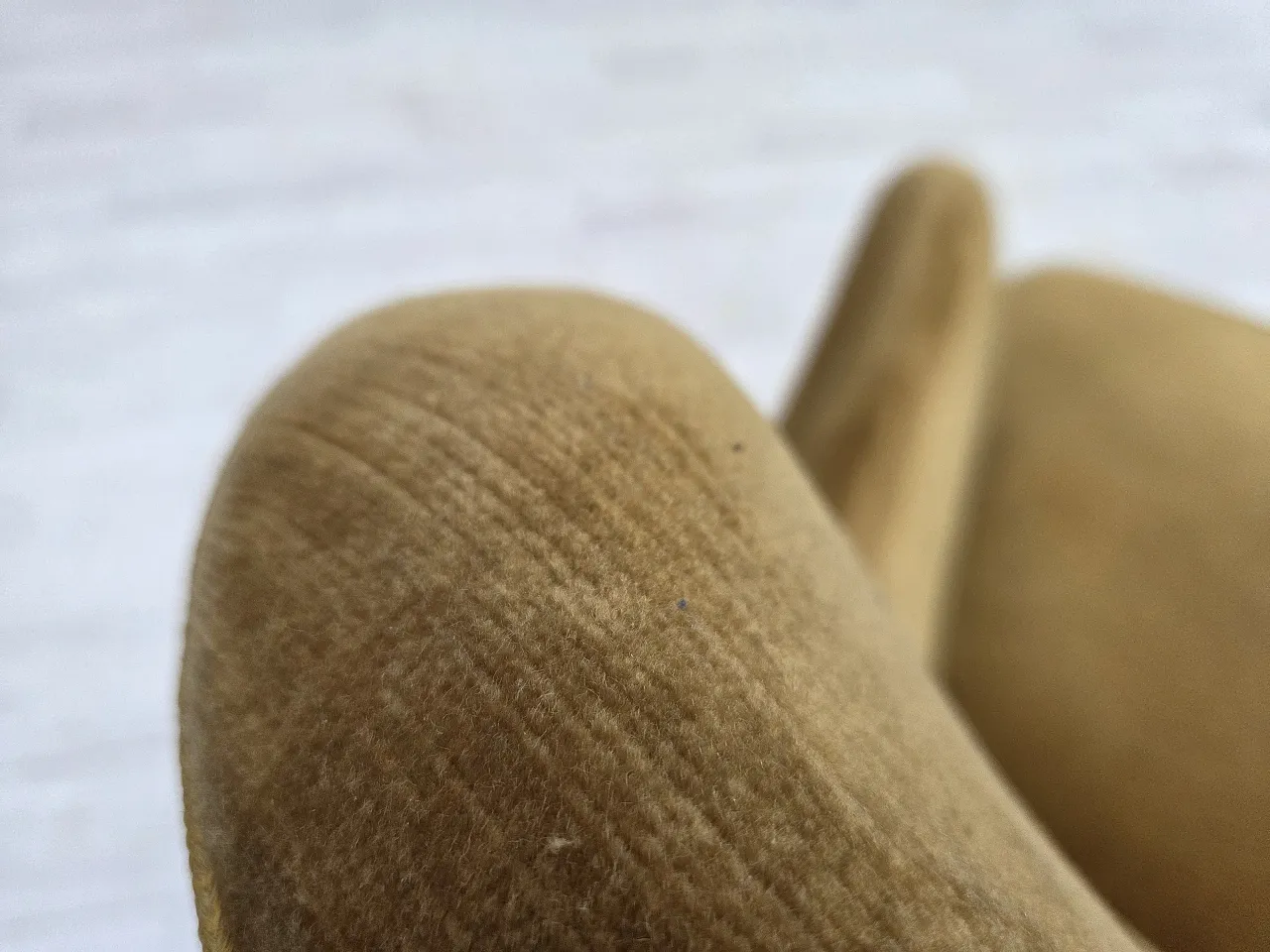 Divano danese a 2 posti, velluto verde chiaro originale, anni '70 11