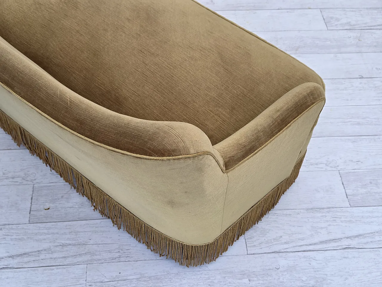 Divano danese a 2 posti, velluto verde chiaro originale, anni '70 12