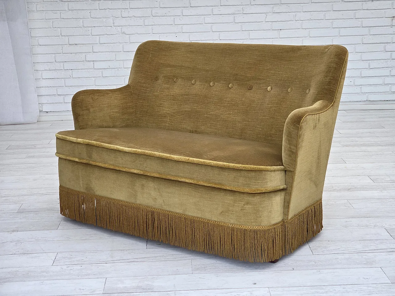 Divano danese a 2 posti, velluto verde chiaro originale, anni '70 13