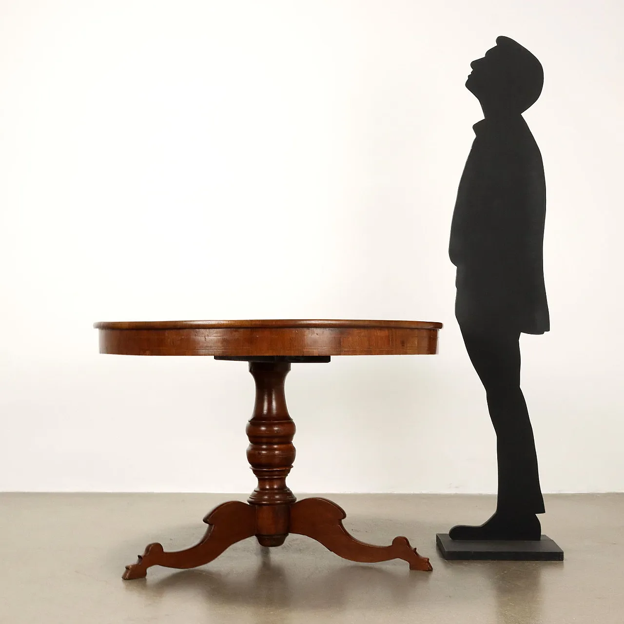 Round walnut table, second half of the 19th century 2