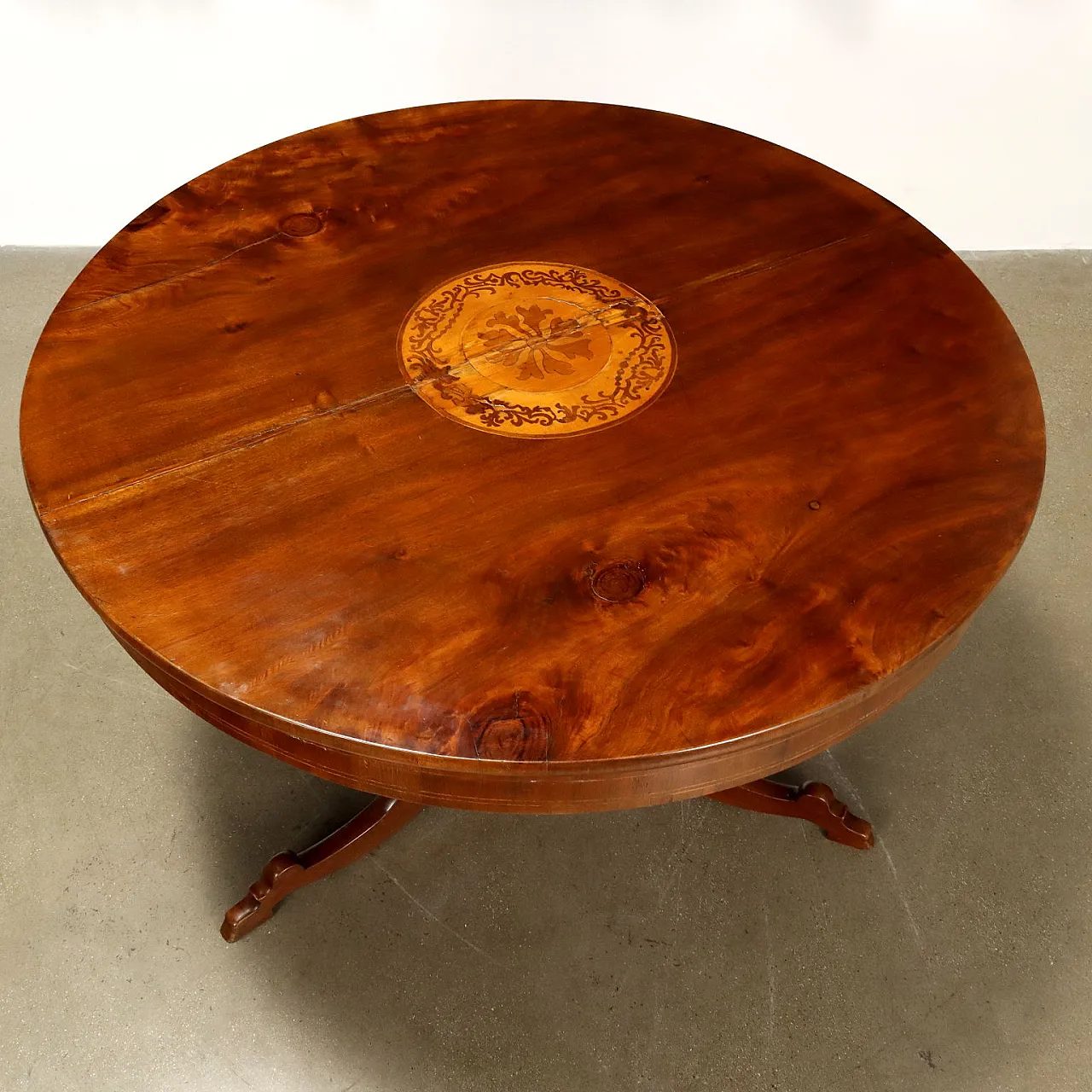 Round walnut table, second half of the 19th century 3