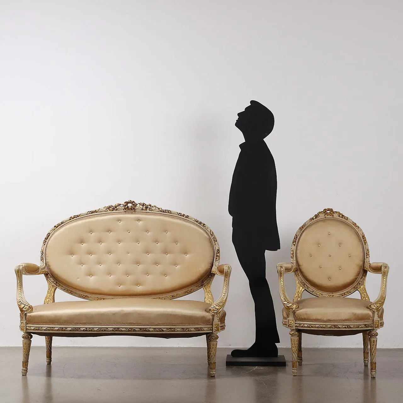 Lacquered and gilded wooden lounge, 20th century 2