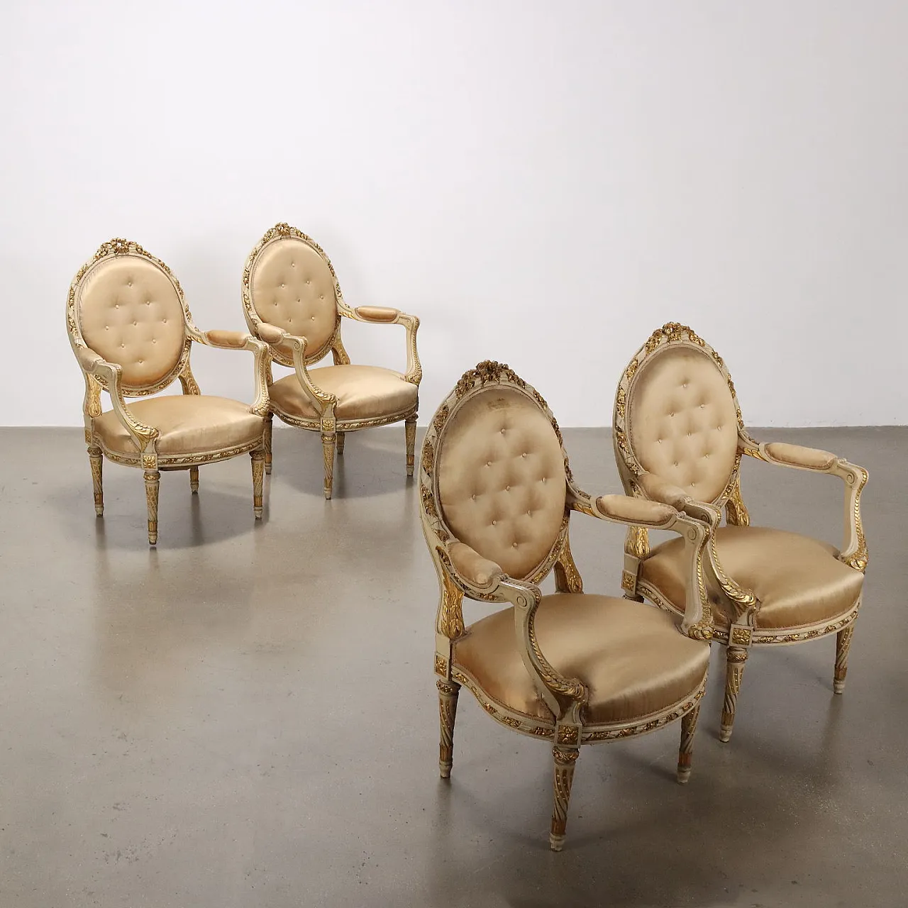 Lacquered and gilded wooden lounge, 20th century 3